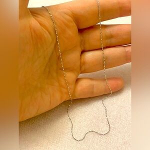 Elegant Sterling Silver Necklace. Stamped 925 Italy 🇮🇹